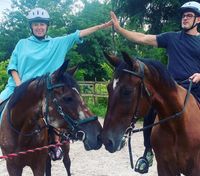 После возвращения из Великобритании: Тоня Матвиенко и Арсен Мирзоян покатались на лошадях