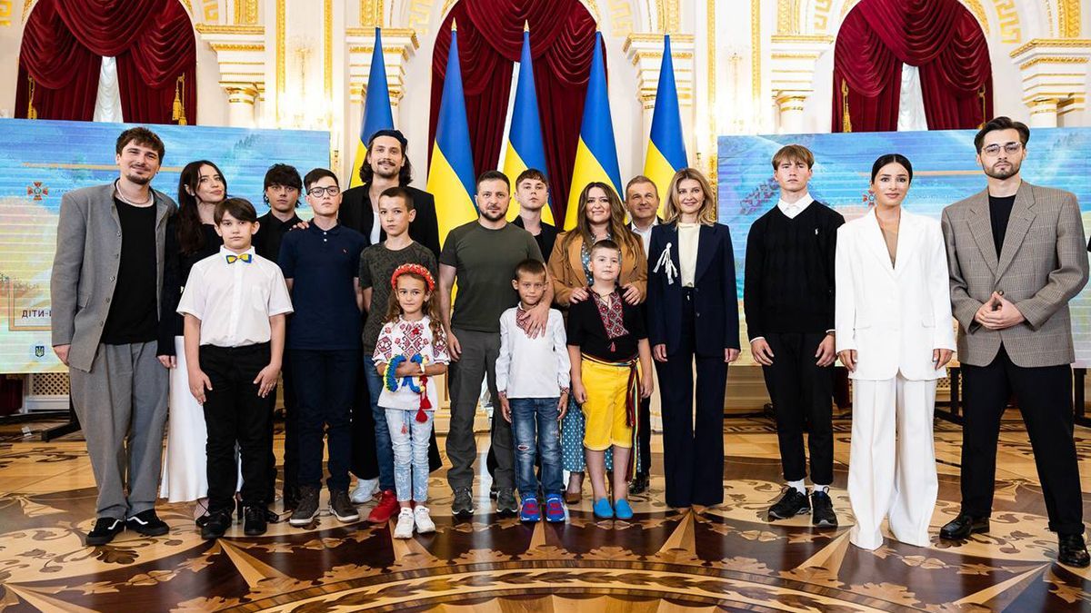 Зеленский наградил детей-героев войны – кто из звезд присутствовал