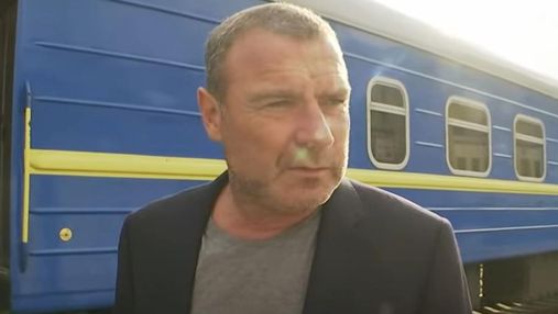 На вокзалі у Києві заскочили голлівудського актора Лієва Шрайбера, який має українське коріння