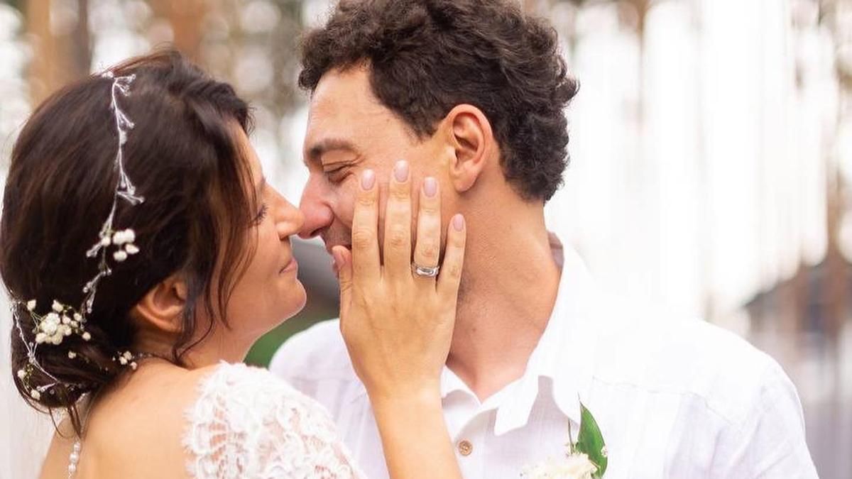 Євген Синельников одружився вдруге – чому весілля зіграли в розбомбленій Бучі Євген Синельников одружився вдруге – чому весілля зіграли в розбомбленій Бучі