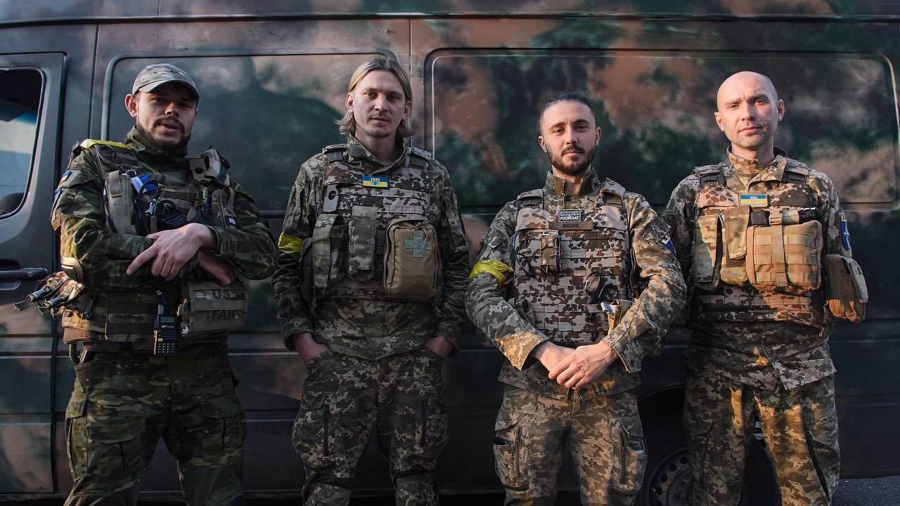 Тарас Тополя в інтерв'ю Яніні Соколовій - про війну та порятунок бійців - відео Тарас Тополя в інтерв'ю Яніні Соколовій - про війну та порятунок бійців - відео