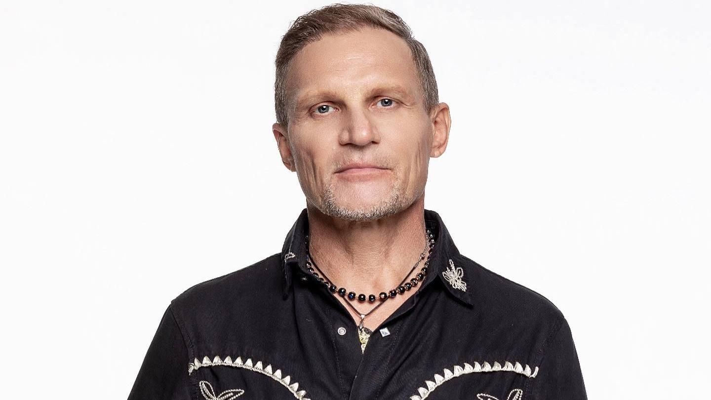 Вибух авто Дугіна - Олег Скрипка згадав, як вдарив у щелепу ідеолога руского міра Вибух авто Дугіна - Олег Скрипка згадав, як вдарив у щелепу ідеолога руского міра