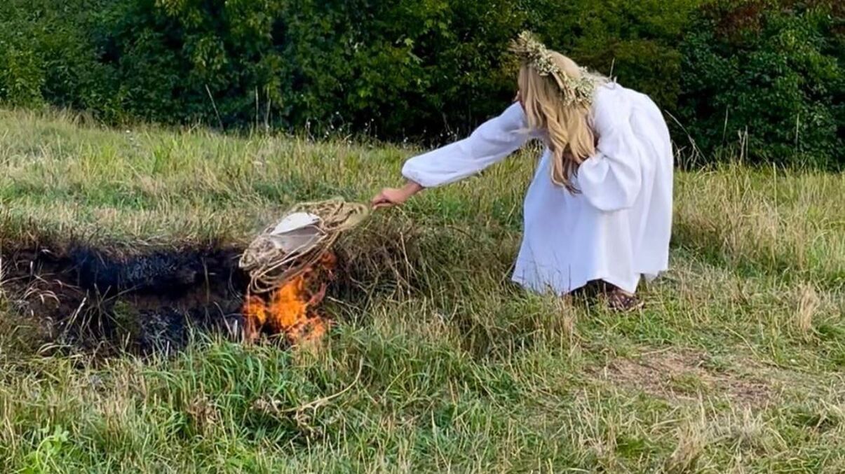 Оля Полякова спалила кокошник на камеру - епічні відео та фото