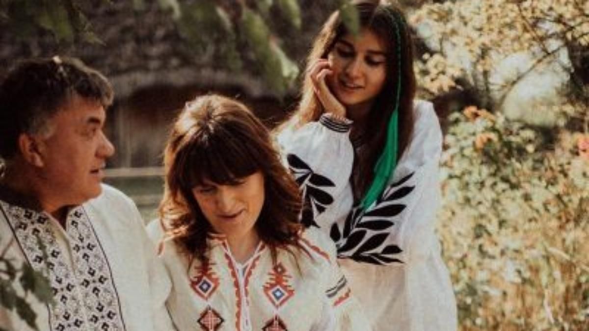 Jerry Heil та мама Людмила випустили пісню Несестри - відео Jerry Heil та мама Людмила випустили пісню Несестри - відео