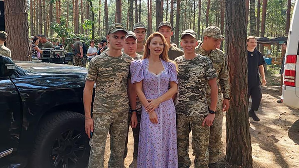 Тіна Кароль, Монатік, KAZKA заспівали для прикордонників – як це було Тіна Кароль, Монатік, KAZKA заспівали для прикордонників – як це було