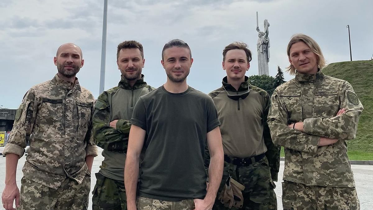 Тарас Тополя про службу в ЗСУ – чи повернеться він на фронт з гуртом Антитіла Тарас Тополя про службу в ЗСУ – чи повернеться він на фронт з гуртом Антитіла