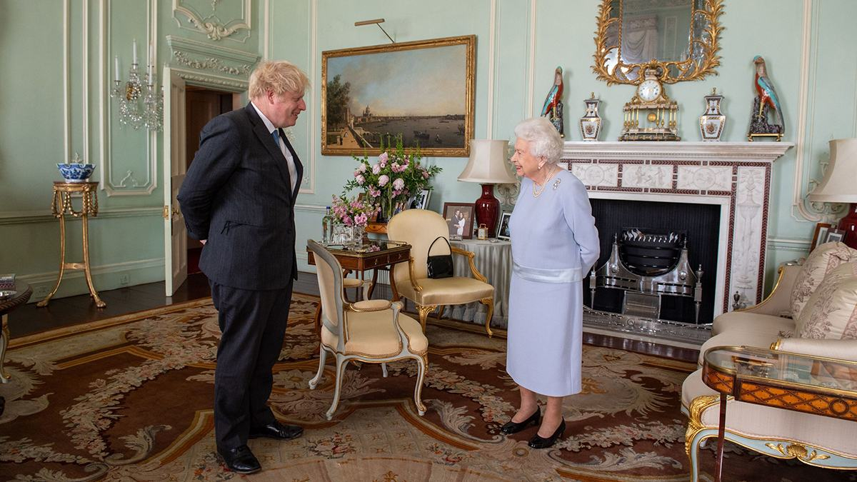 Елизавета II впервые нарушит традицию – где она назначит нового премьера Британии