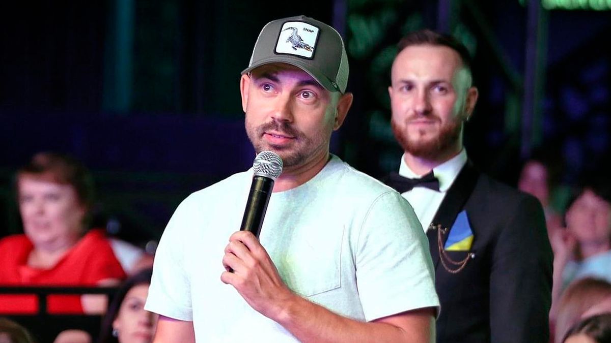 Андрей Бедняков показал подарки, которые раздавали в школах Мариуполя Андрей Бедняков показал подарки, которые раздавали в школах Мариуполя