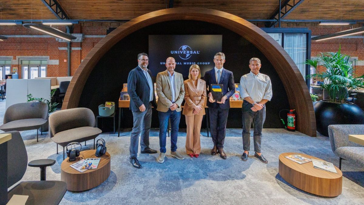 Зеленский вручил Universal Music Награду миру Зеленский вручил Universal Music Награду миру