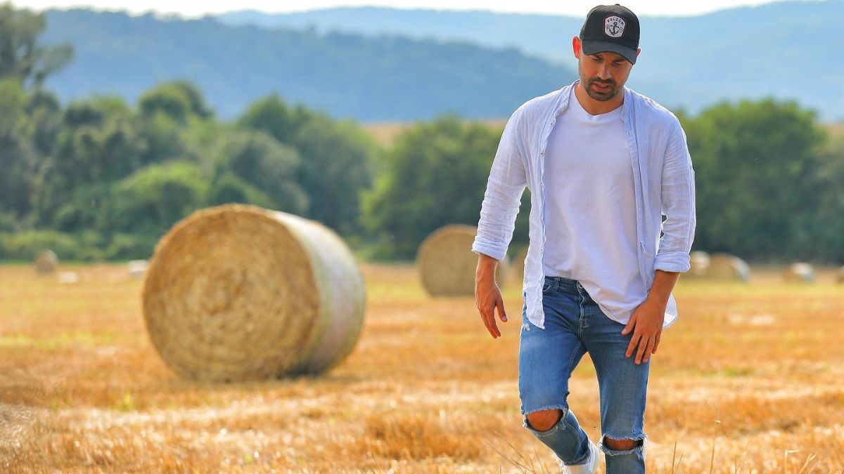 Почему Бедняков не воюет и поддерживает ли выезд мужчин за границу Почему Бедняков не воюет и поддерживает ли выезд мужчин за границу