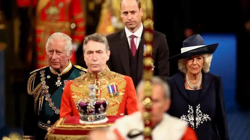 Принц Уильям удивил жестом в сторону королевы Камиллы.