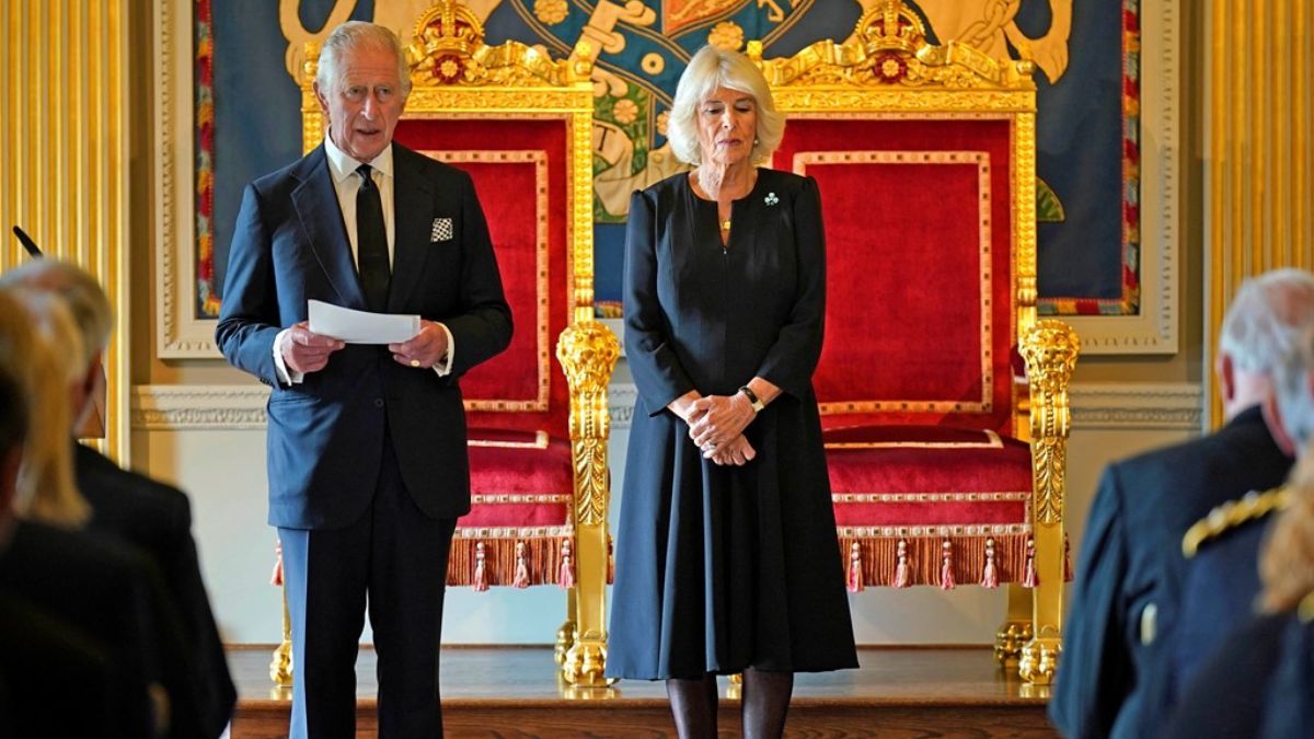 Чарльз III приїхав до Північної Ірландії – фото з королевою-консорт Чарльз III приїхав до Північної Ірландії – фото з королевою-консорт