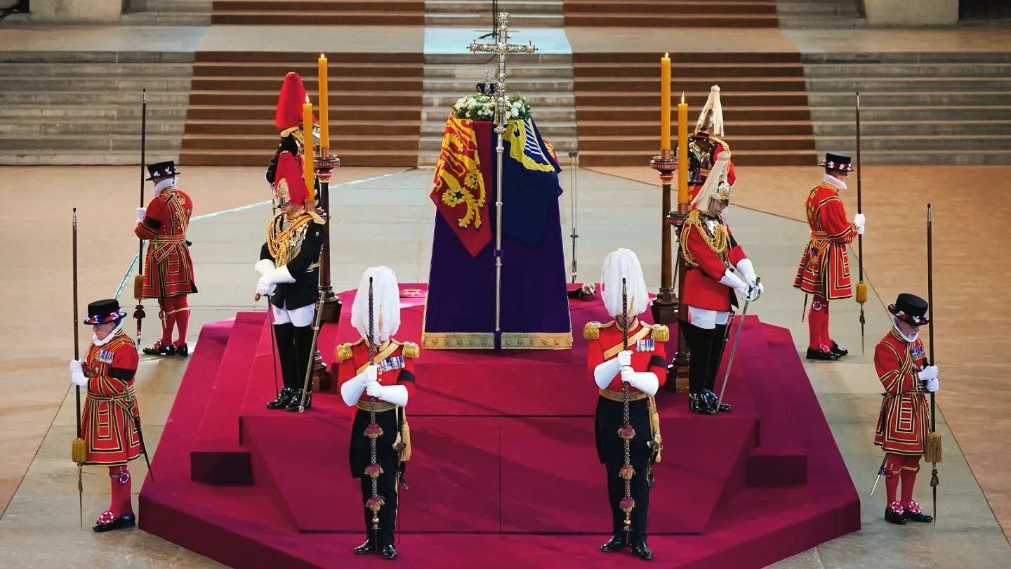 Принц Вільям і Гаррі об'єдналися на чуваннях біля труни Єлизавети II - Showbiz Принц Вільям і Гаррі об'єдналися на чуваннях біля труни Єлизавети II - Showbiz