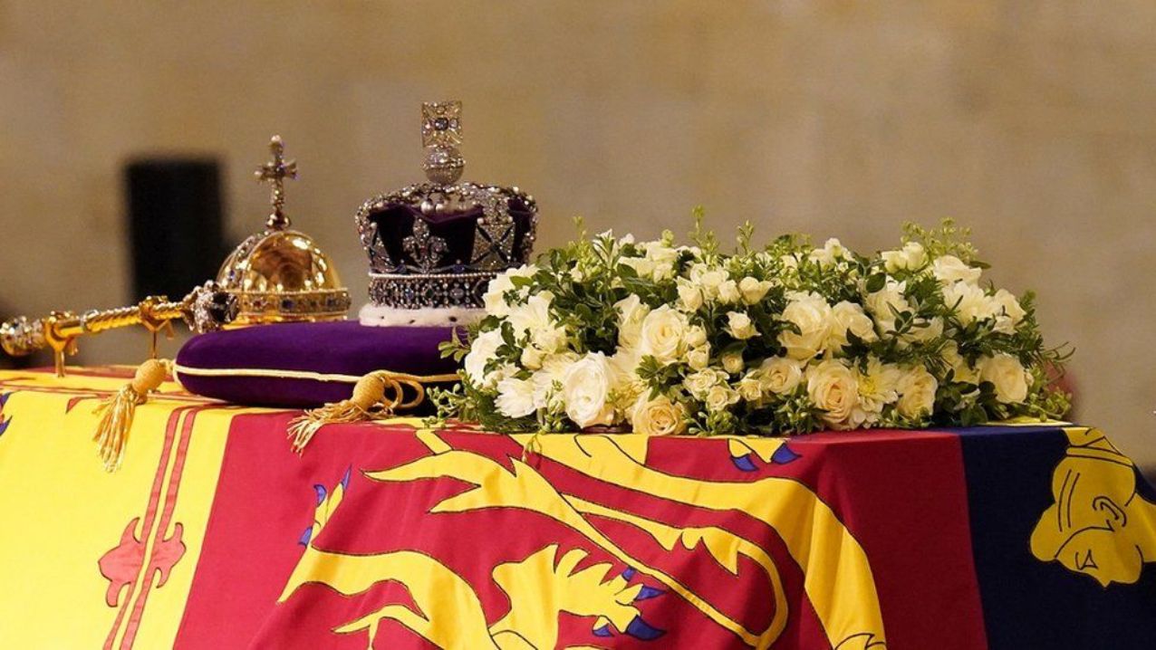 Гроб Елизаветы II, похороны королевы - все о короне, скипетре и сфере