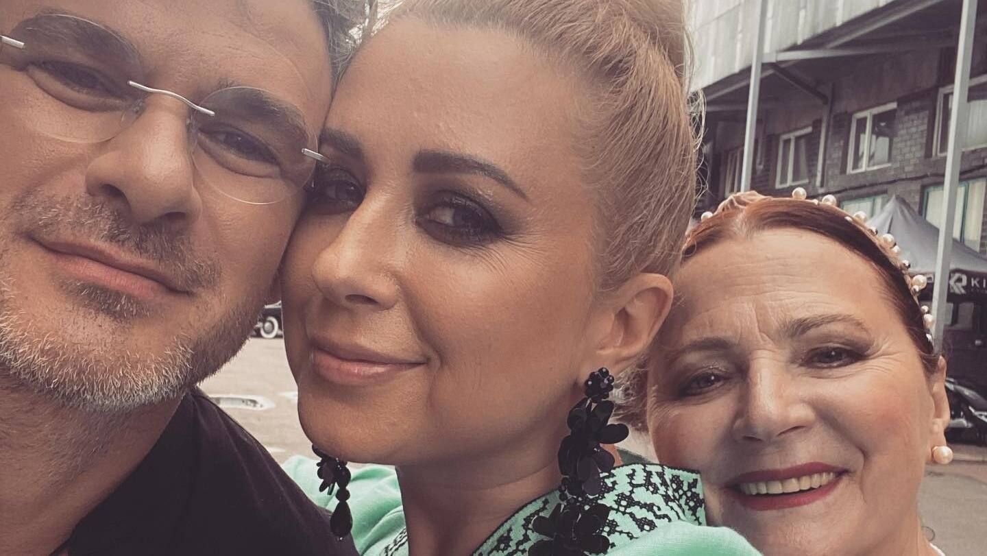 Арсен Мирзоян живет с Ниной Матвиенко – как они ладят Арсен Мирзоян живет с Ниной Матвиенко – как они ладят