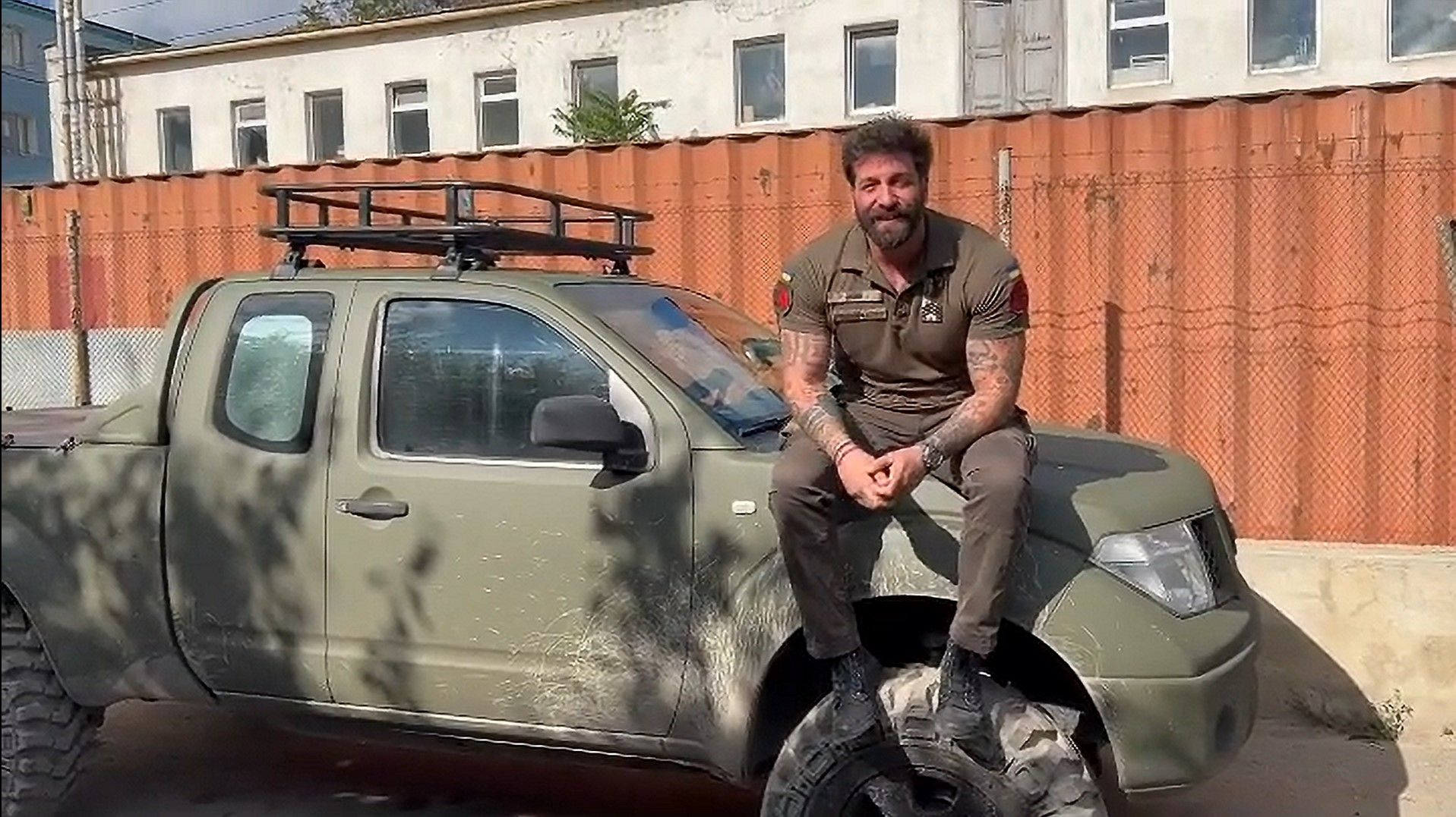 Даніель Салем показав авто для військових від Тіни Кароль - відео