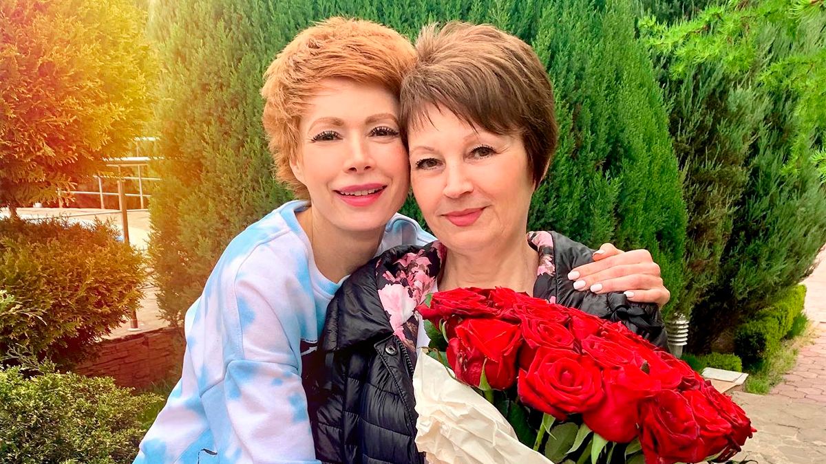 Олена-Крістіна Лебідь зустрілася з мамою з Херсона – вона 7 місяців жила в окупації Олена-Крістіна Лебідь зустрілася з мамою з Херсона – вона 7 місяців жила в окупації