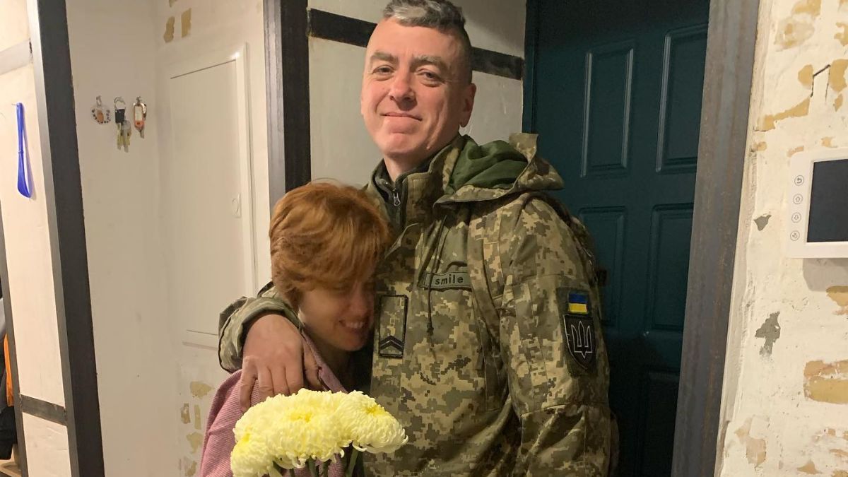 Чоловік художниці Гапчинської повернувся з передової – фото та відео Чоловік художниці Гапчинської повернувся з передової – фото та відео