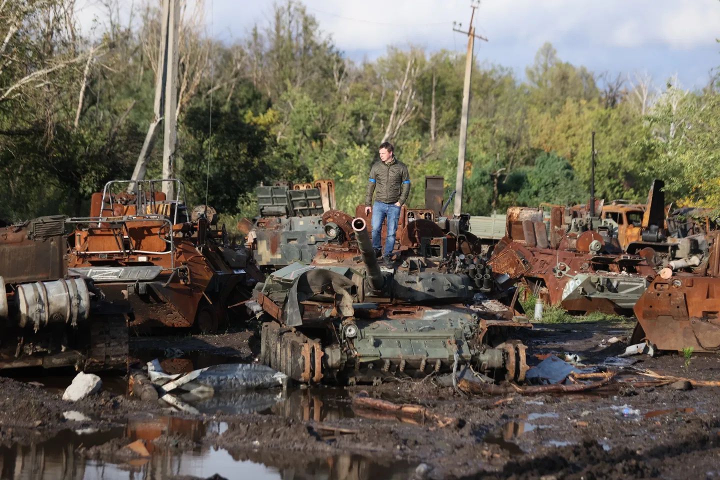 Дмитро Комаров показав потрощену техніку окупантів на Харківщині - фото Дмитро Комаров показав потрощену техніку окупантів на Харківщині - фото