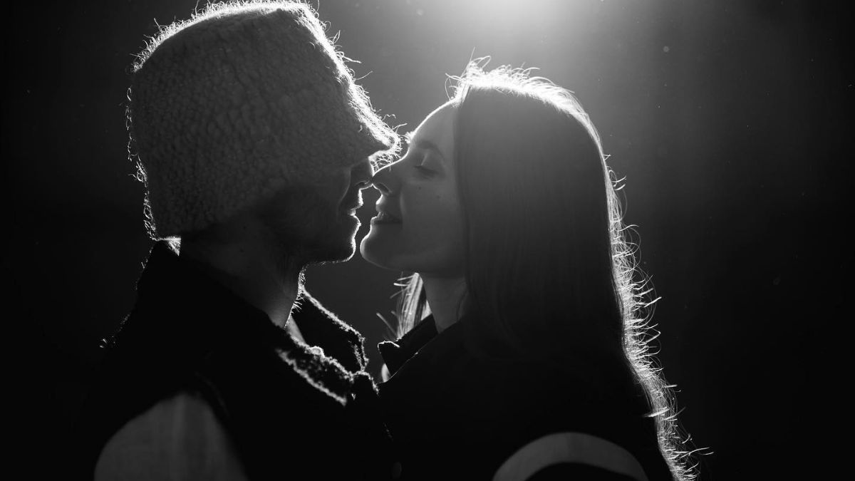 Олег Псюк з Kalush Orchestra зачарував фото з дівчиною Олег Псюк з Kalush Orchestra зачарував фото з дівчиною