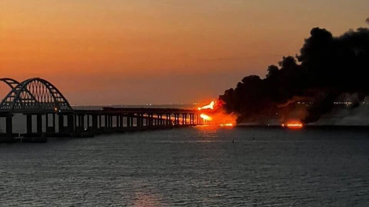 Кримський міст горить - реакція українських зірок - Остапчук та інші Кримський міст горить - реакція українських зірок - Остапчук та інші