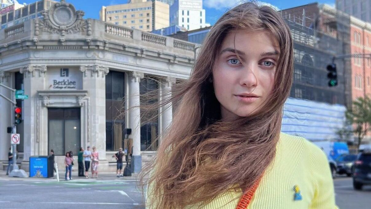 Крымский мост - Jerry Heil спела о состоянии Путина - смешное видео Крымский мост - Jerry Heil спела о состоянии Путина - смешное видео