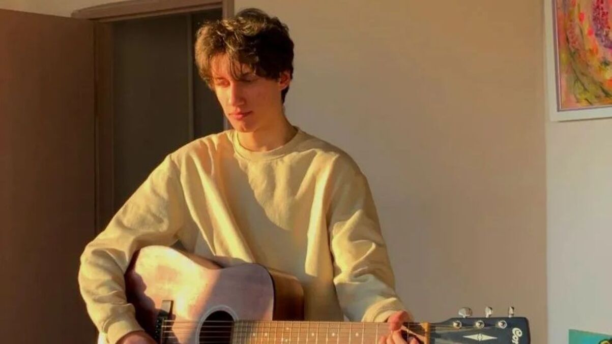 Ракетная атака Киев - студент продекламировал стихотворение в метро Ракетная атака Киев - студент продекламировал стихотворение в метро