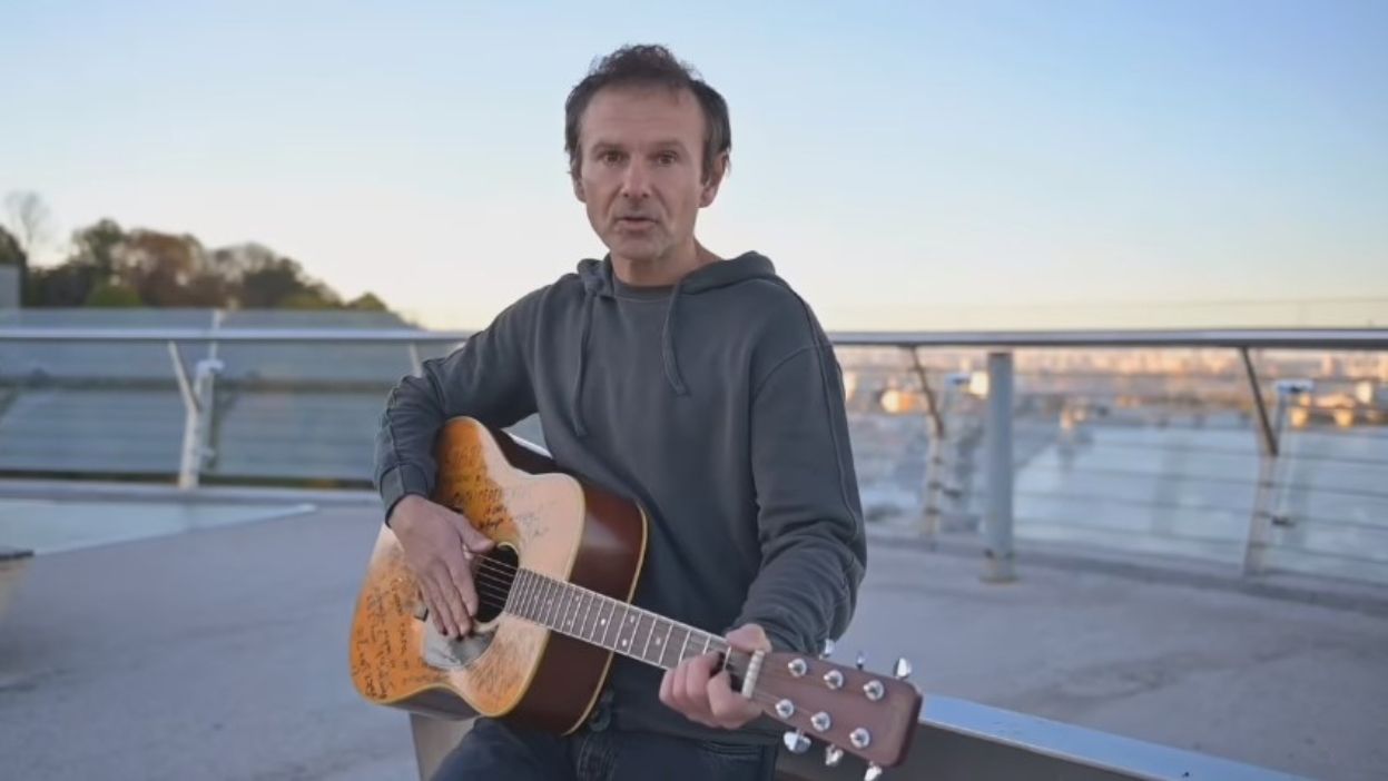 Киевский мост сегодня – Вакарчук показал, как поет через несколько часов после прилета Киевский мост сегодня – Вакарчук показал, как поет через несколько часов после прилета