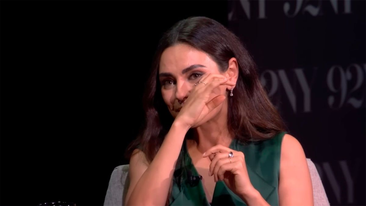 Мила Кунис расплакалась через дочь и Украинку - как девочка довела ее до слез - видео Мила Кунис расплакалась через дочь и Украинку - как девочка довела ее до слез - видео