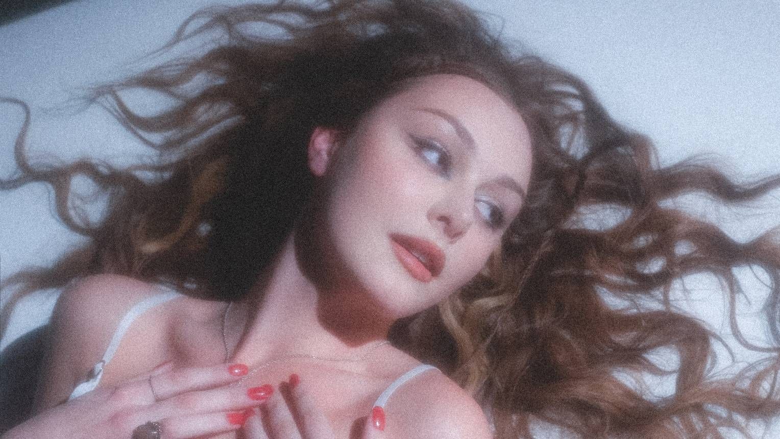 Война России с Украиной - певица Анжела Партика спела о Буче и разрушении Война России с Украиной - певица Анжела Партика спела о Буче и разрушении