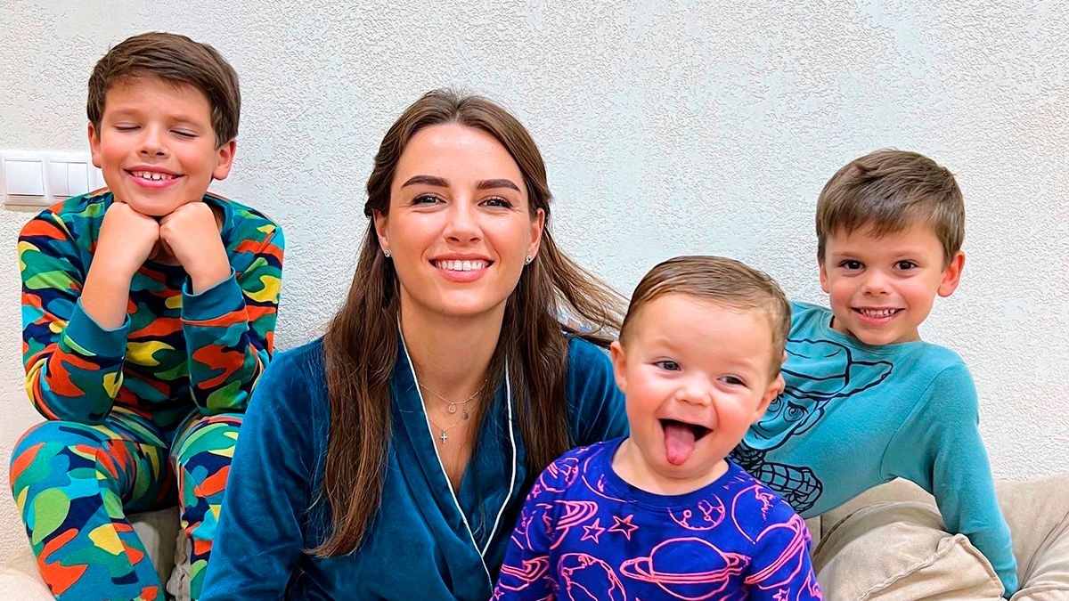 Ракетные обстрелы Украины – как семья Решетников сидела в укрытии с сыновьями – видео Ракетные обстрелы Украины – как семья Решетников сидела в укрытии с сыновьями – видео