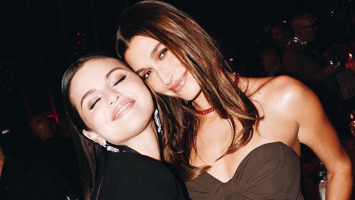 Селена Гомес та Гейлі Бібер сфотографувались разом - 16 жовтня, фото Селена Гомес та Гейлі Бібер сфотографувались разом - 16 жовтня, фото