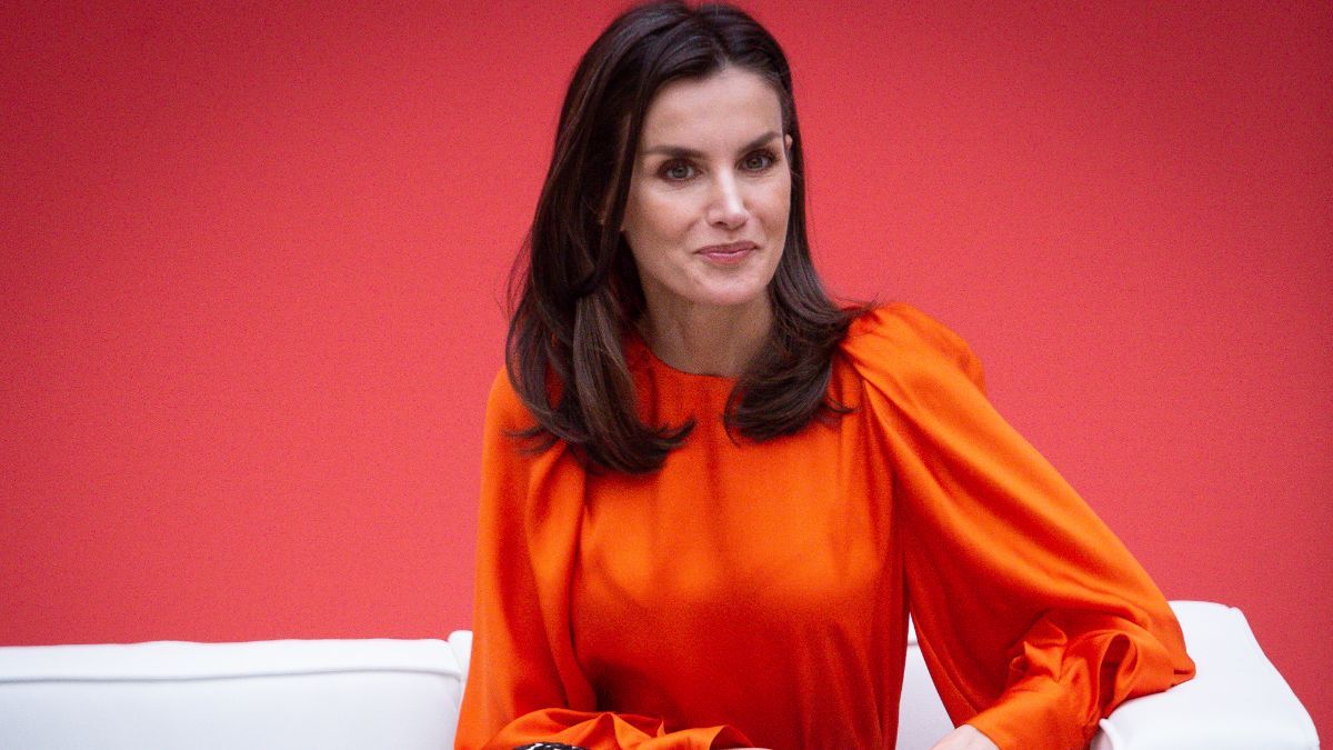 Королева Летиция в красном платье – фото из Германии Королева Летиция в красном платье – фото из Германии