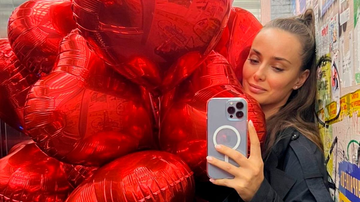 Ксению Мишину остановила полиция из-за сюрприза от незнакомца – что ей подарили – видео Ксению Мишину остановила полиция из-за сюрприза от незнакомца – что ей подарили – видео