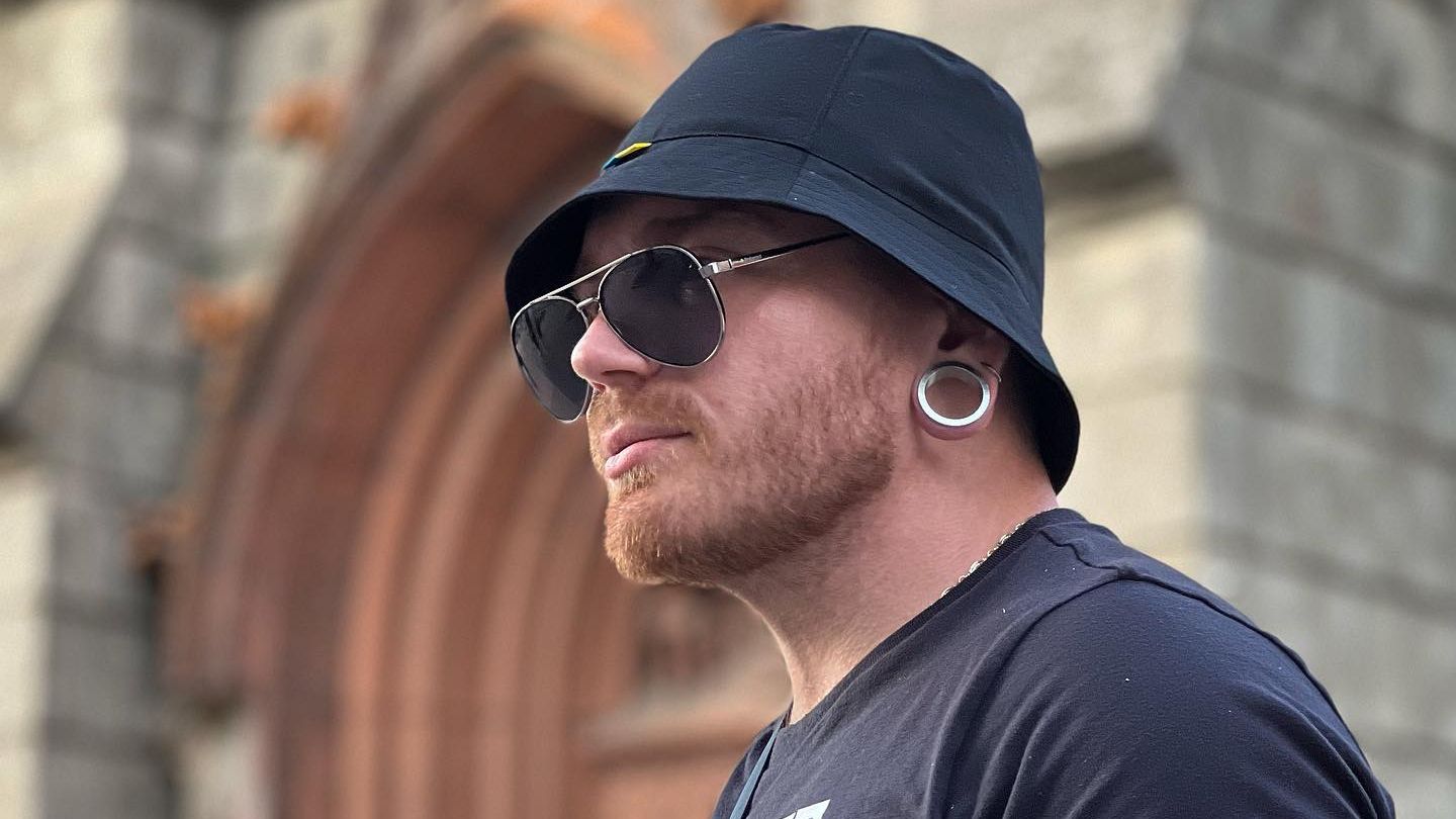 Александр Кривошапко рассказал о родных в оккупации Мариуполя и потере бабушки Александр Кривошапко рассказал о родных в оккупации Мариуполя и потере бабушки