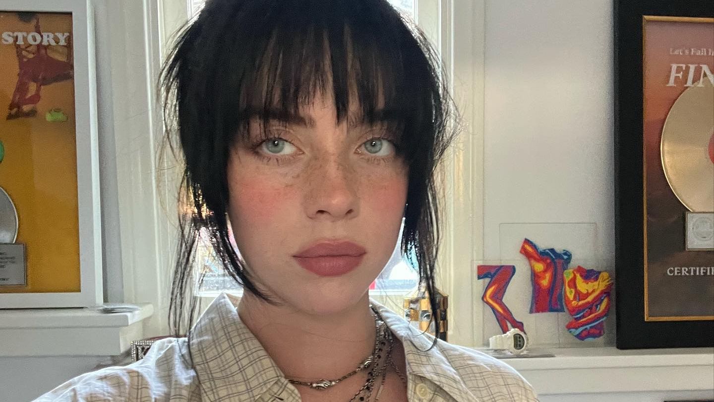 Билли Айлиш закрутила роман с фронтменом The Neighbourhood - романтические фото Билли Айлиш закрутила роман с фронтменом The Neighbourhood - романтические фото