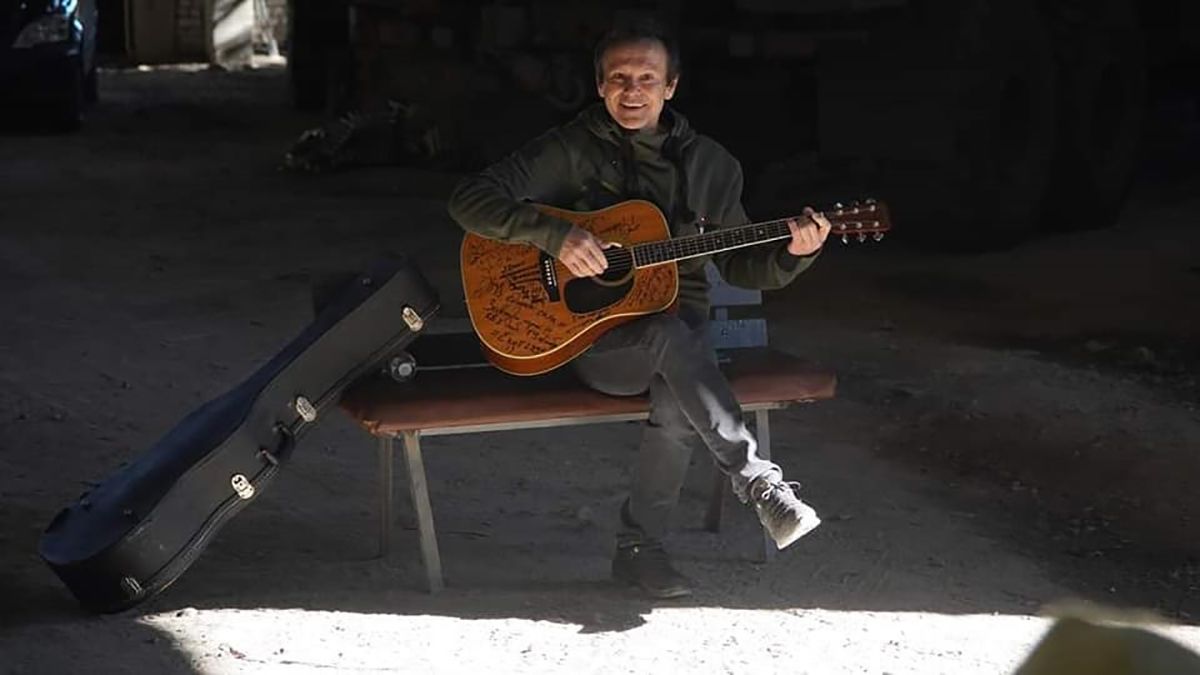 Святослав Вакарчук виступив на передовій – як він відповів на обстріли росіян Святослав Вакарчук виступив на передовій – як він відповів на обстріли росіян