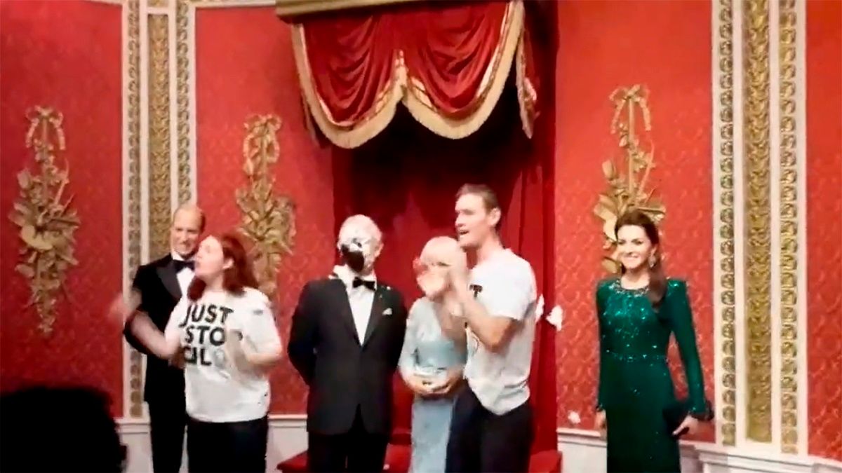 Чарльзу ІІІ зарядили тортом в лицо – экоактивисты испортили его восковую фигуру – видео Чарльзу ІІІ зарядили тортом в лицо – экоактивисты испортили его восковую фигуру – видео