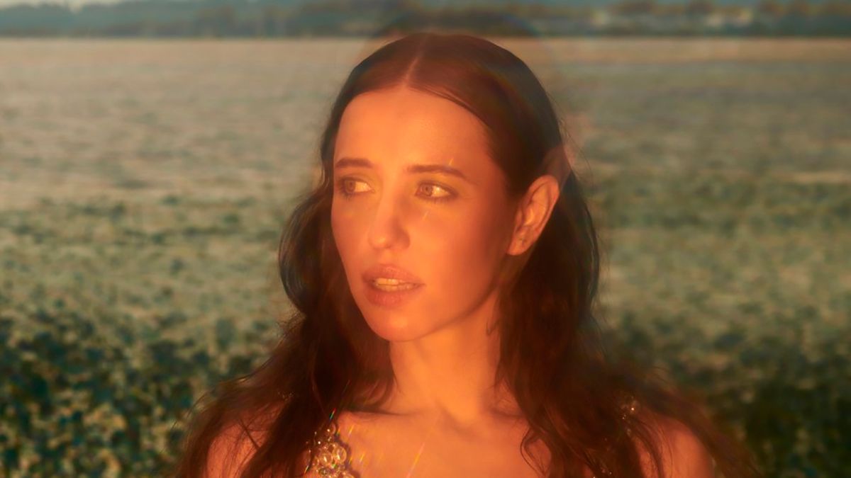 Надя Дорофеева снялась для украинского Vogue – фото Надя Дорофеева снялась для украинского Vogue – фото