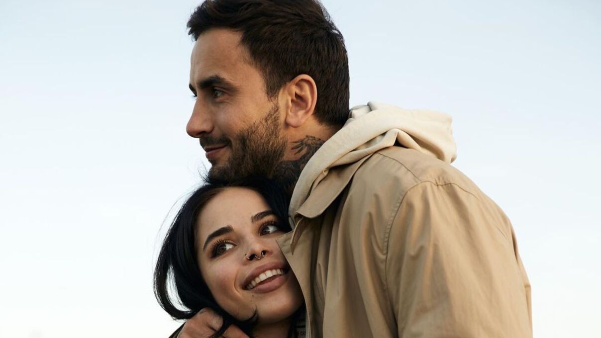 Фіналіст Холостячки Роман Свечкоренко заручився з коханою Фіналіст Холостячки Роман Свечкоренко заручився з коханою