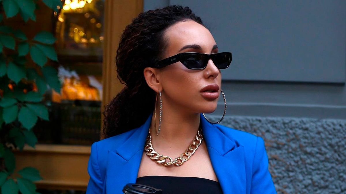 На певицу SHADU напала россиянка в Молдове – облила кофе и лезла драться – видео На певицу SHADU напала россиянка в Молдове – облила кофе и лезла драться – видео