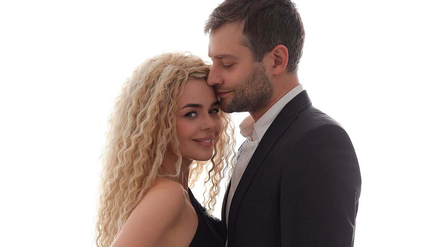 Наречений Аліни Гросу Полянський втік у Москву – його заскочили з фанатами війни Наречений Аліни Гросу Полянський втік у Москву – його заскочили з фанатами війни