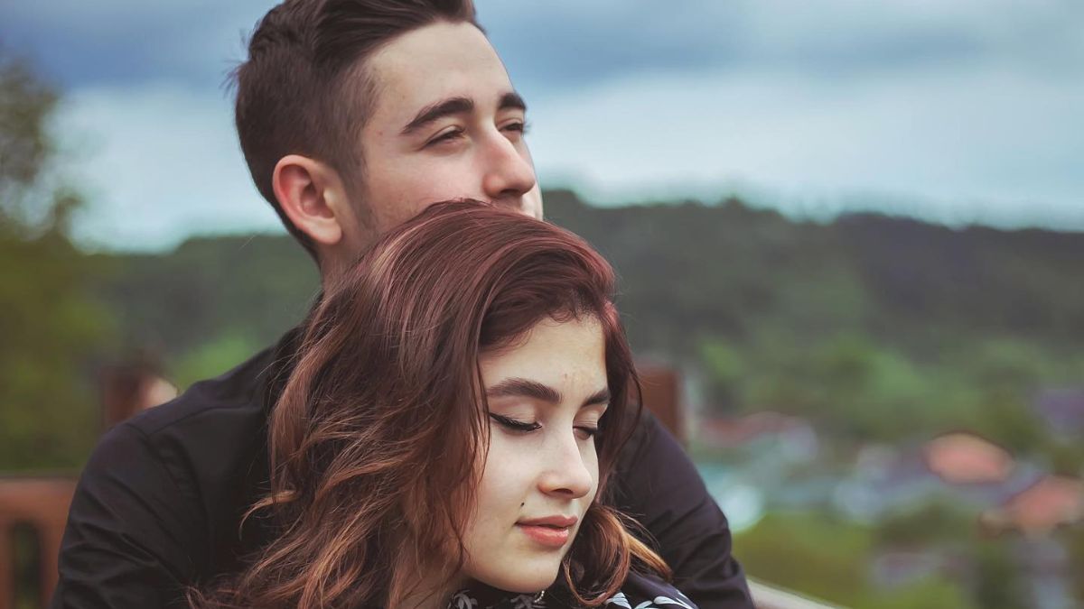 Дружина Романа Сасанчина побачила, що інші дівчата пишуть йому любовні смс Дружина Романа Сасанчина побачила, що інші дівчата пишуть йому любовні смс