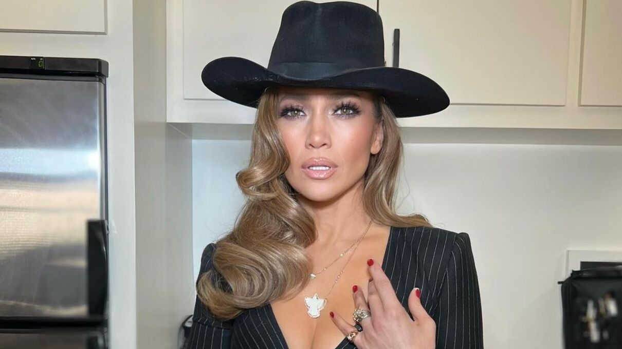 Дженнифер Лопес взяла фамилию Бена Аффлека - почему фаны обиделись Дженнифер Лопес взяла фамилию Бена Аффлека - почему фаны обиделись