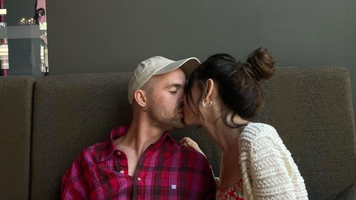 Надя Дорофєєва та Михайло Кацурін – фото романтичного поцілунку