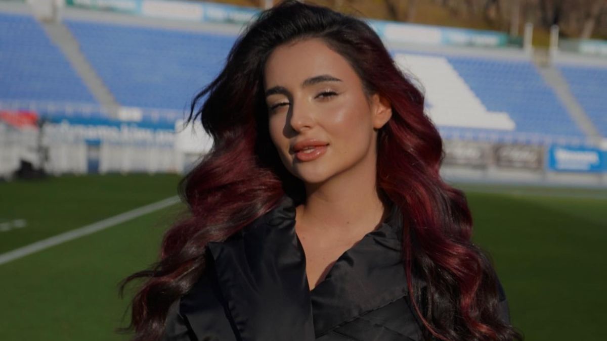 Анна Тринчер исполнила гимн Украины на матче Динамо – Колос – реакция сети Анна Тринчер исполнила гимн Украины на матче Динамо – Колос – реакция сети