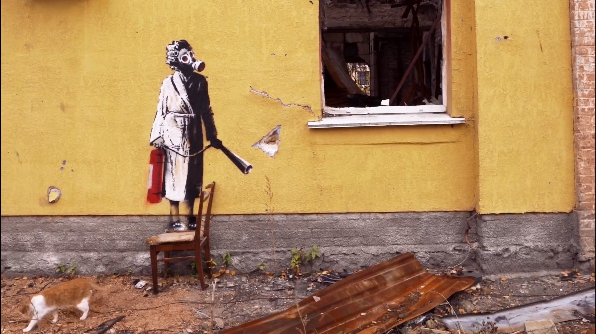 Бенксі створив графіті на Київщині - відео його візиту в Україну