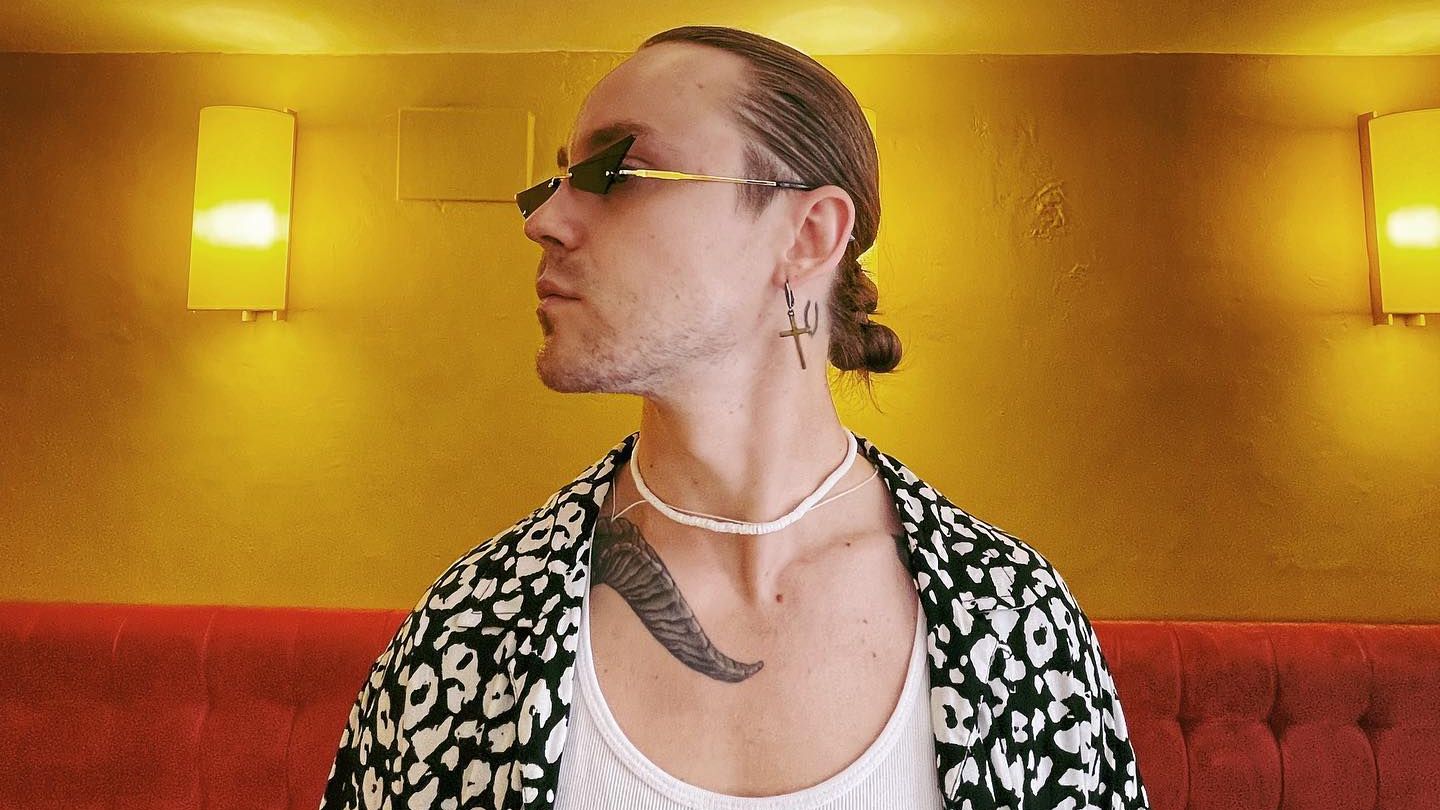 Артем Пивоваров разозлился на фанатов - видео инцидента с фанатами - Showbiz Артем Пивоваров разозлился на фанатов - видео инцидента с фанатами - Showbiz