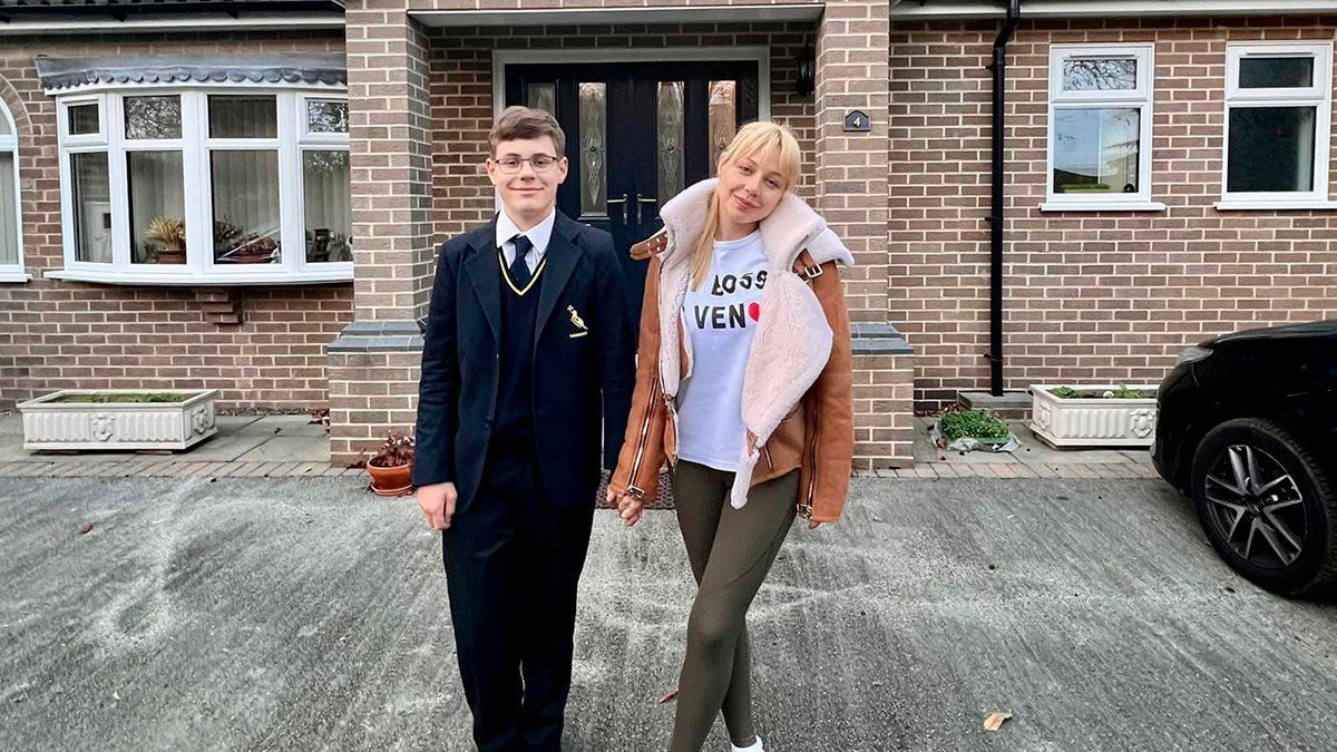 Тіна Кароль показала фото з дорослим сином - йому виповнилось 14 Тіна Кароль показала фото з дорослим сином - йому виповнилось 14