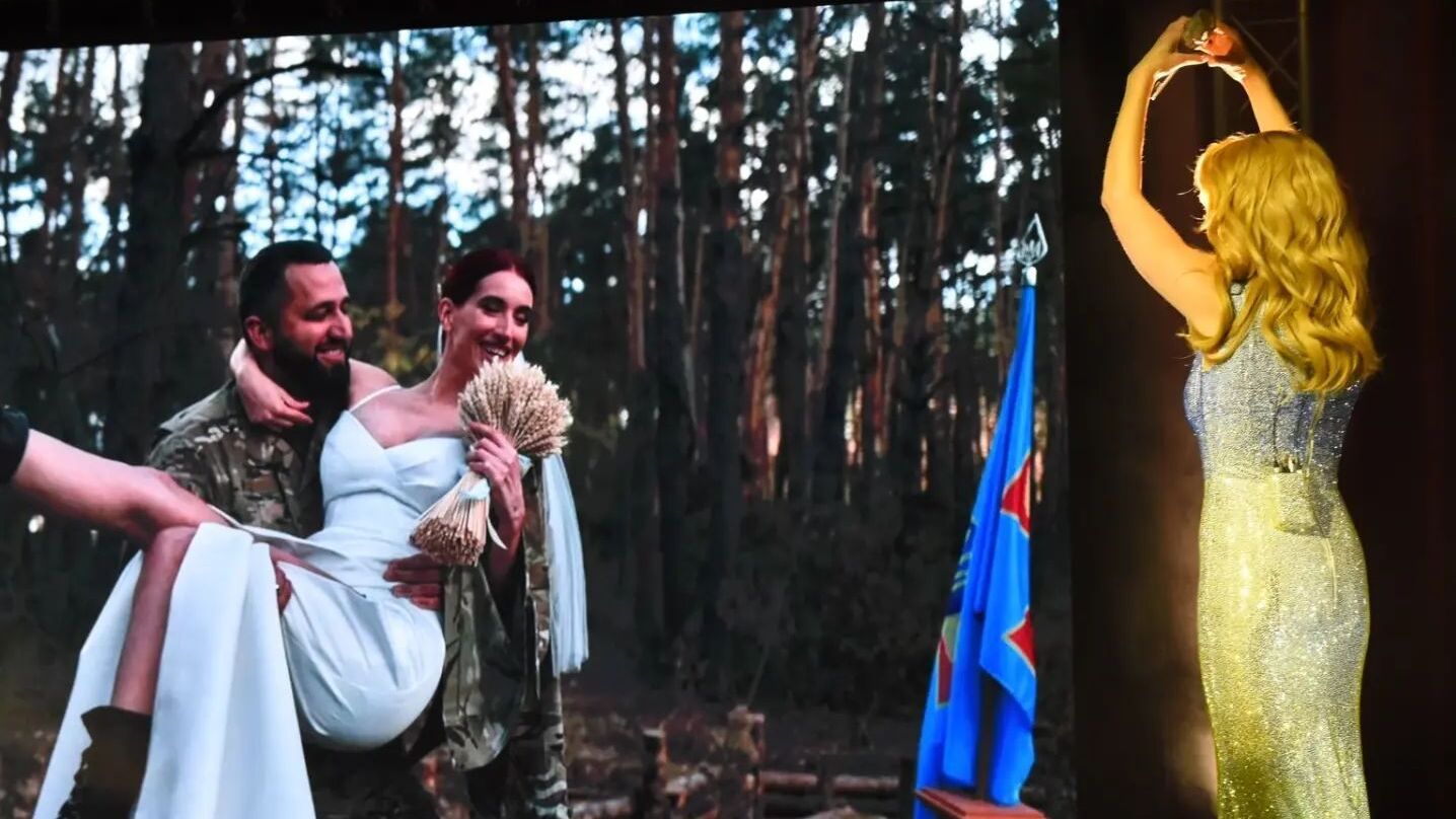 С какими звездами кроме Тины Кароль дружит Евгения Эмеральд С какими звездами кроме Тины Кароль дружит Евгения Эмеральд